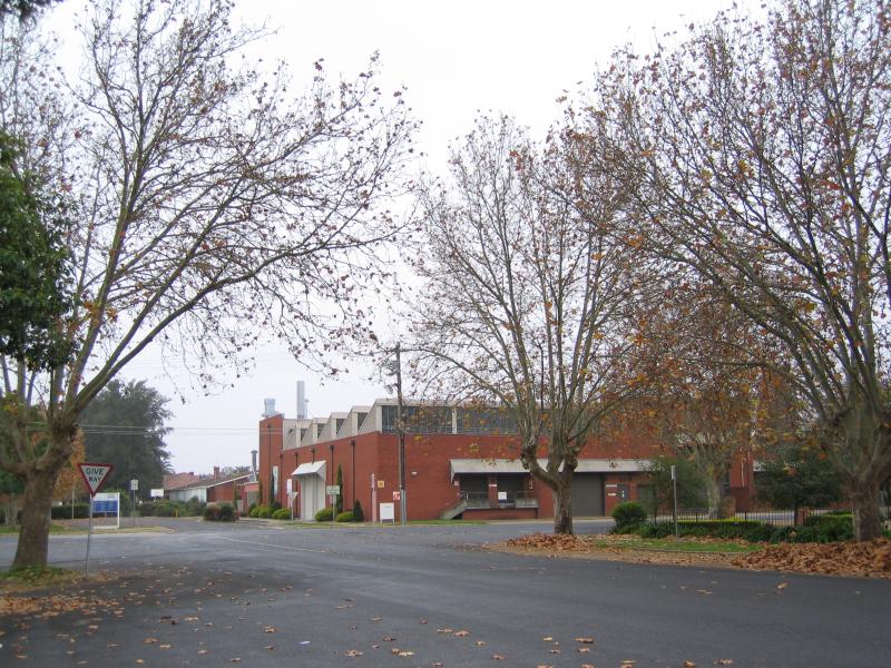 Wangaratta - Around town: TAFE College, view north along Mackay St at Cusack St
