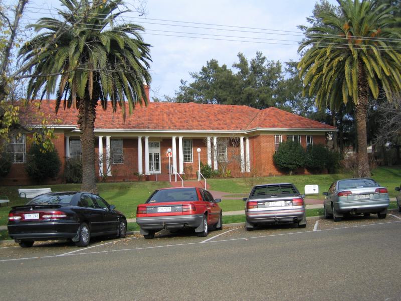 Wangaratta - Around town: TAFE College, Docker St
