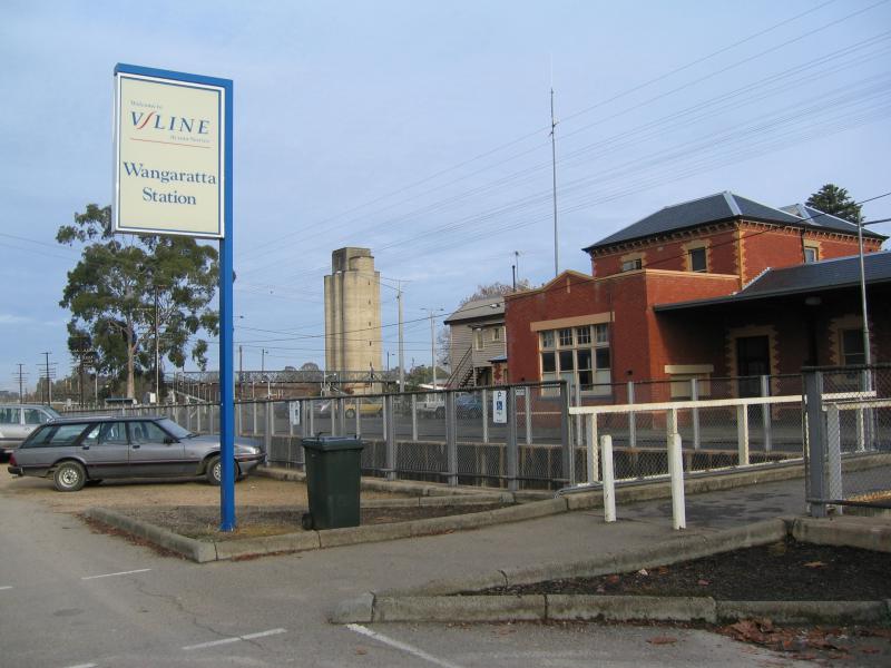 Wangaratta - Wangaratta station, Norton Street: Wangaratta Station, Norton St entrance