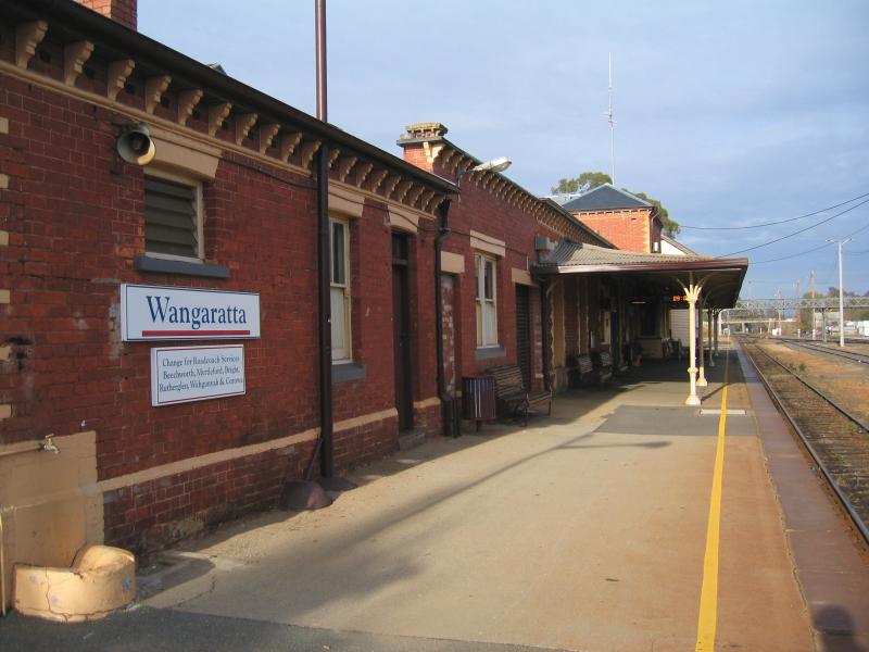 Wangaratta - Wangaratta station, Norton Street: Main platform