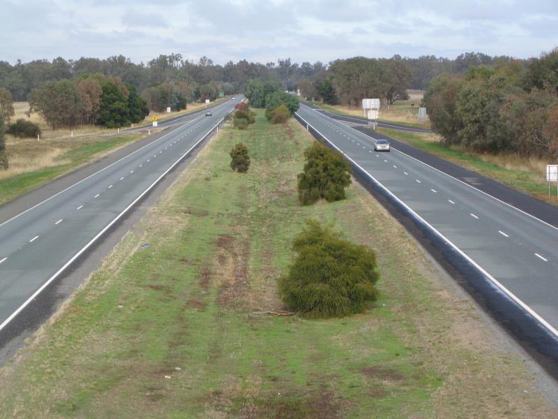 Wangaratta - Great Alpine Road, east of Wangaratta: View south along the Hume Freeway from Great Alpine Road overpass, 5 km east of Wangaratta