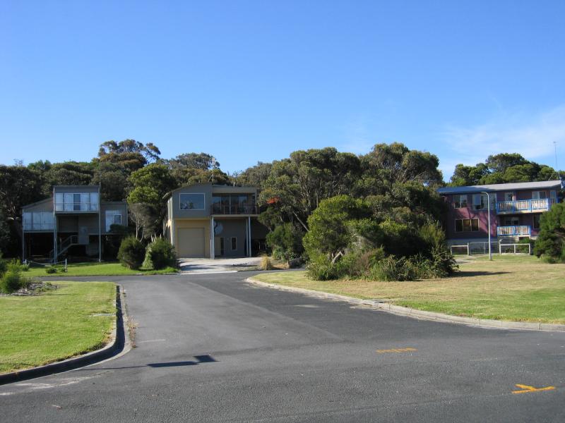 Waratah Bay - Gale Street, town centre: Holiday houses, view north along Cooinda Ct at Gale St