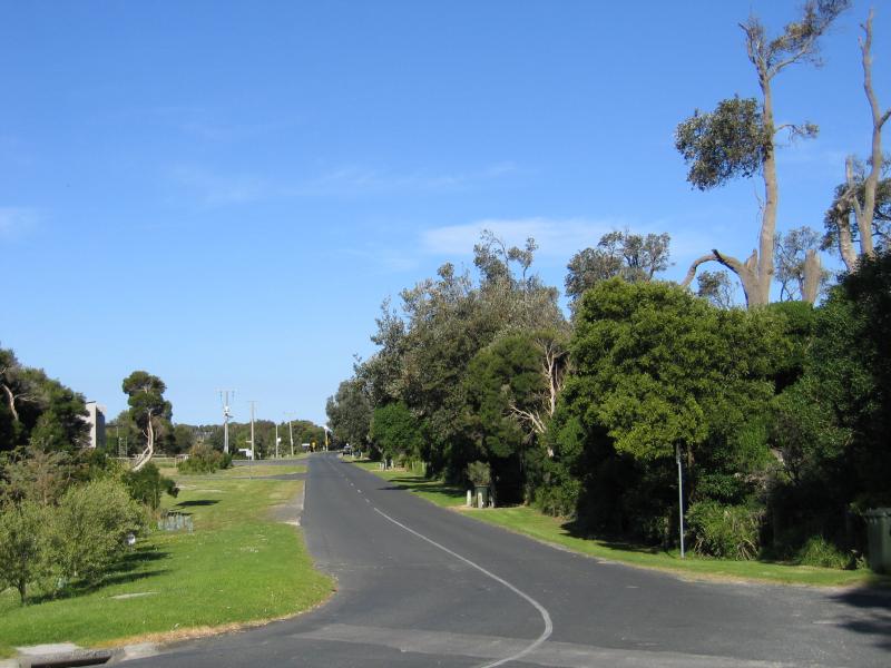 Waratah Bay - Gale Street, town centre: View east along Gale St at Brown St