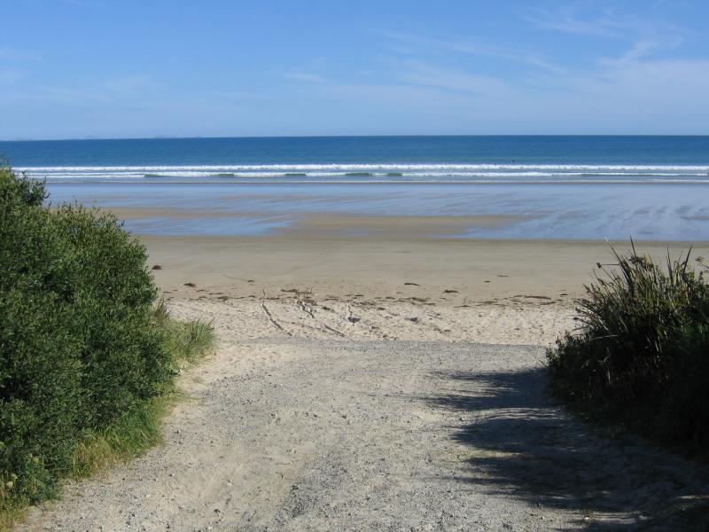 Waratah Bay - Beach and foreshore, Gale Street near Moongana Street: Pathway down to beach