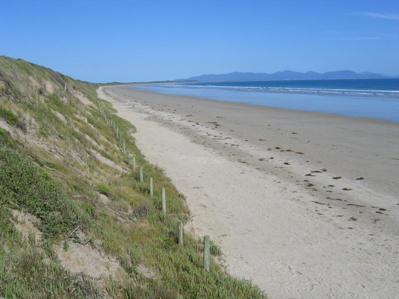 Waratah Bay - Beach, eastern end of town, Gale Street at Fish Creek Road: View east along coast from lookout