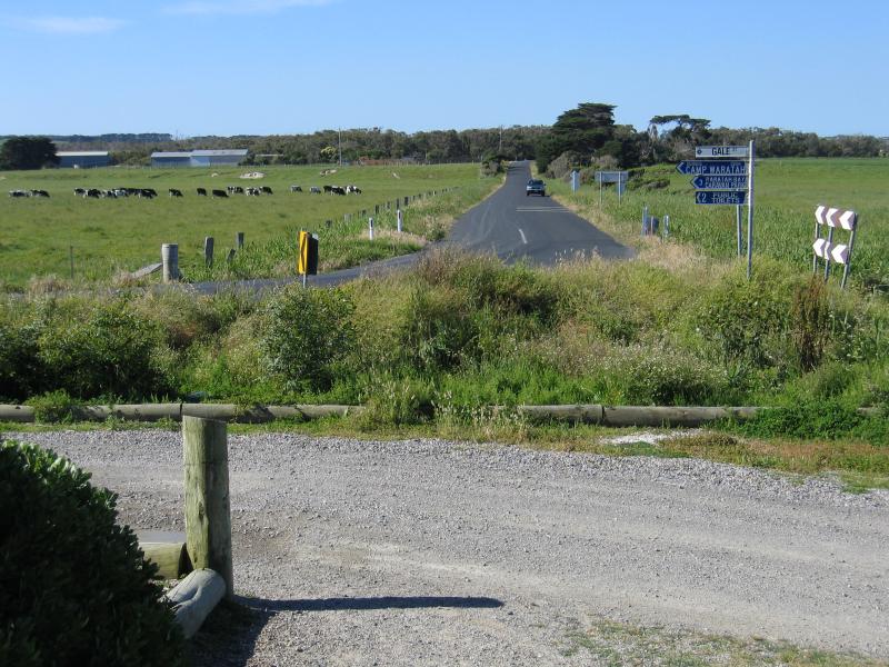 Waratah Bay - Fish Creek Road near Gale Street: View north along Fish Creek Rd at Gale St