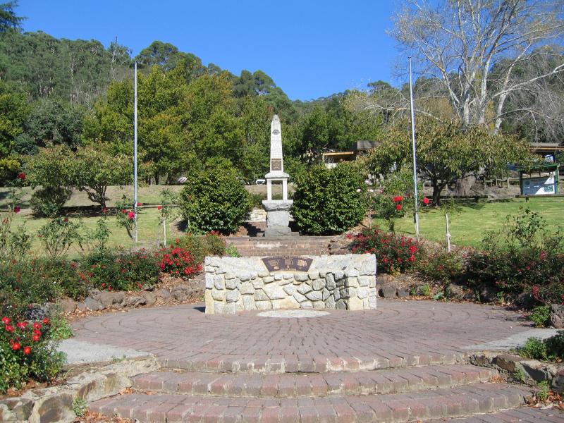 Warburton - Main Warburton commercial centre and shops: Memorial, Warburton Hwy