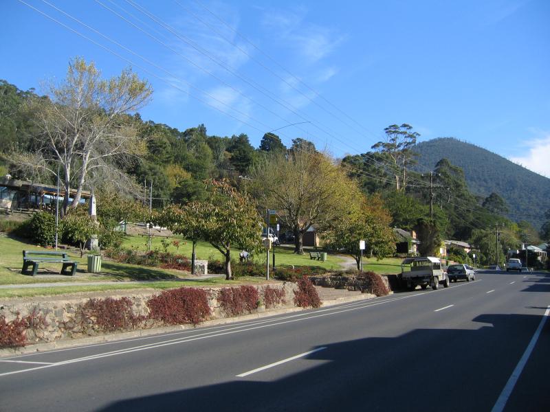 Warburton - Main Warburton commercial centre and shops: View west along Warburton Hwy near memorial