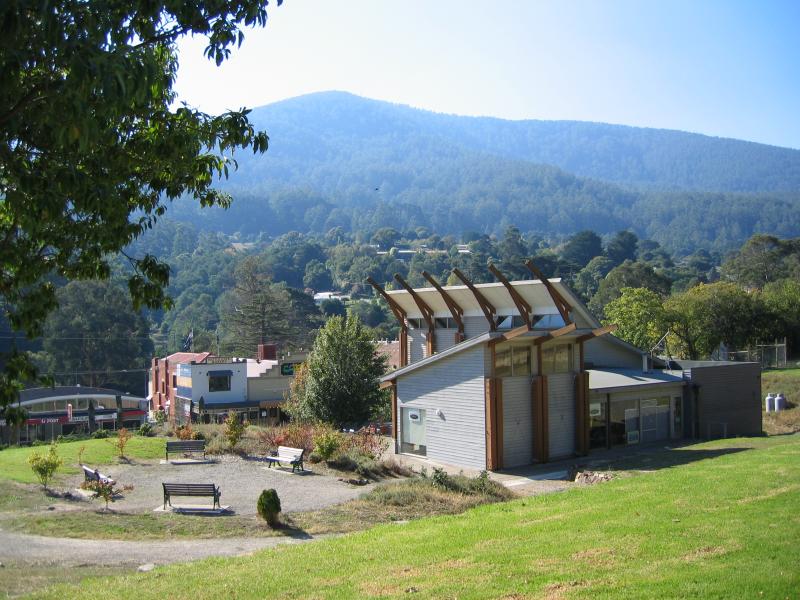 Warburton - Main Warburton commercial centre and shops: View north from behind Visitor Centre to shops