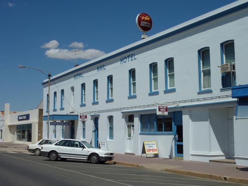 Warracknabeal - Shops and commercial centre, Scott Street - Royal Mail Hotel, west side of Scott St between Lyle St and Woolcock St