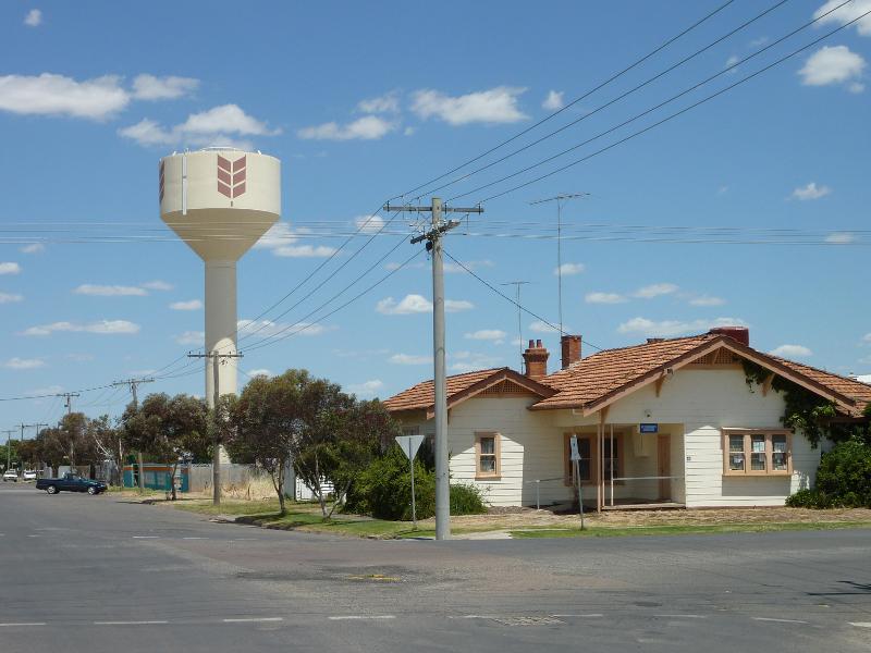 Warracknabeal - Woolcock Street - View south along Devereux St at Woolcock St towards water tower