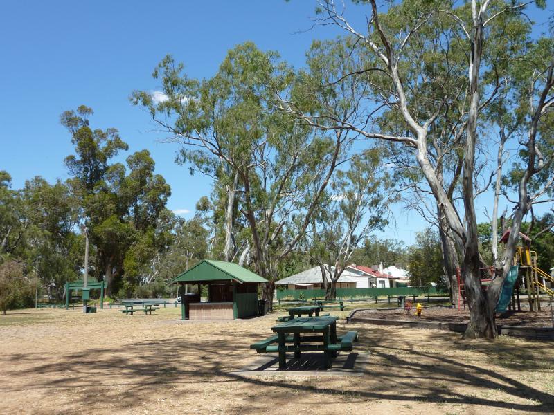 Warracknabeal - Lions Flora and Fauna Park, Yarriambiack Creek - Picnic area and playground, Lions Park