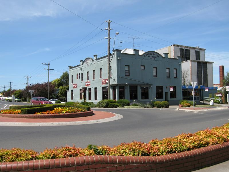 Warragul - Commercial centre and shops - Commercial Hotel, corner Queen St and Mason St