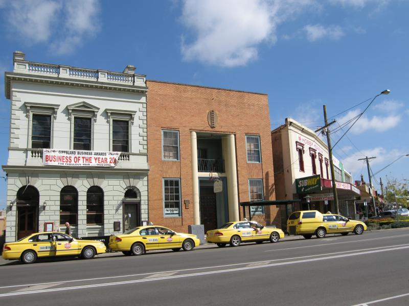 Warragul - Commercial centre and shops: View west across Victoria St at Smith St
