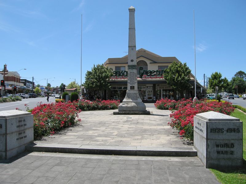 Warragul - Commercial centre and shops: War memorial, view north along Victoria St and Smith St towards Williams St