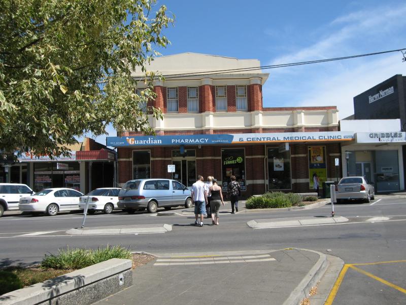 Warragul - Commercial centre and shops - View west across Victoria St between Smith St and Napier St