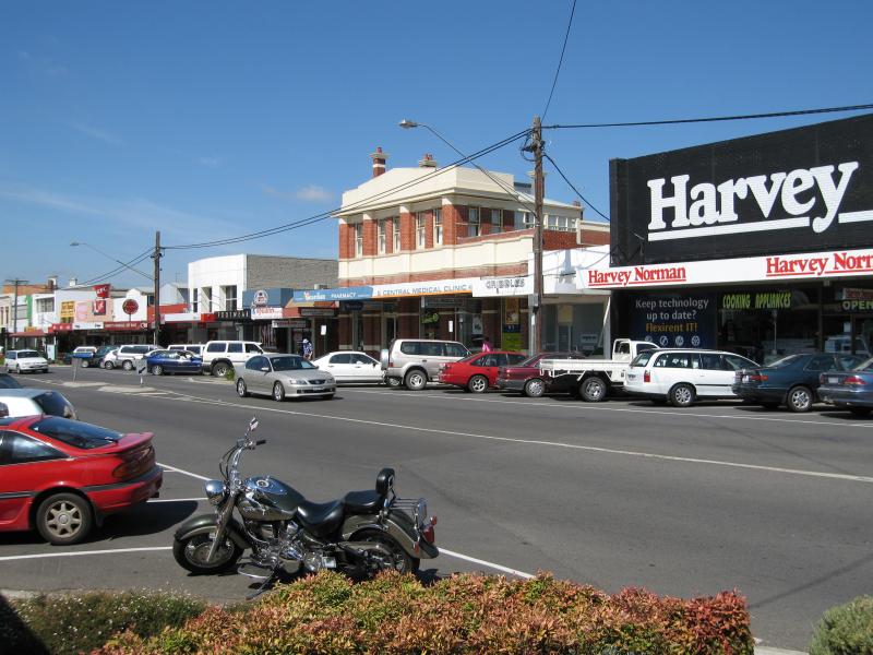 Warragul - Commercial centre and shops - View south along Victoria St between Napier St and Smith St