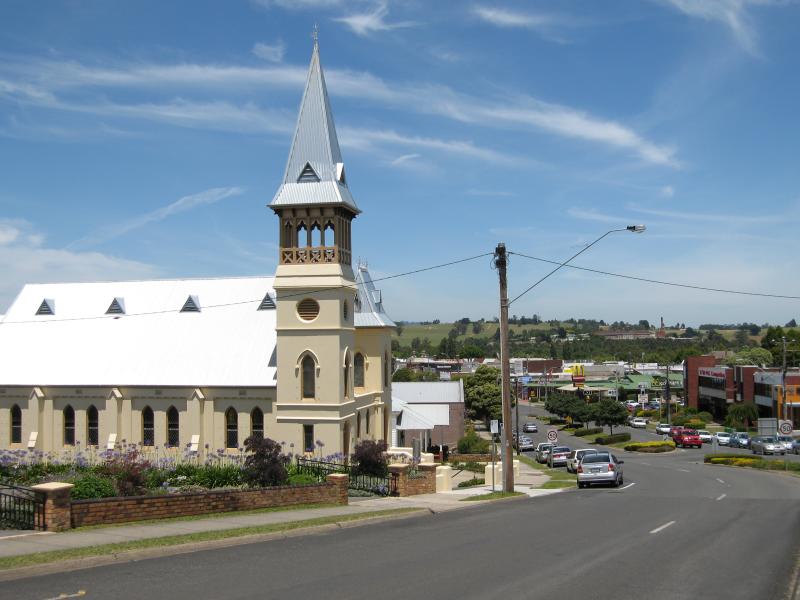 Warragul - Victoria Street north of commercial centre: View south along Victoria St at Albert St