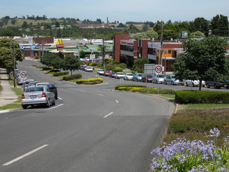 Warragul - Victoria Street north of commercial centre: View south along Victoria St, south of Albert St