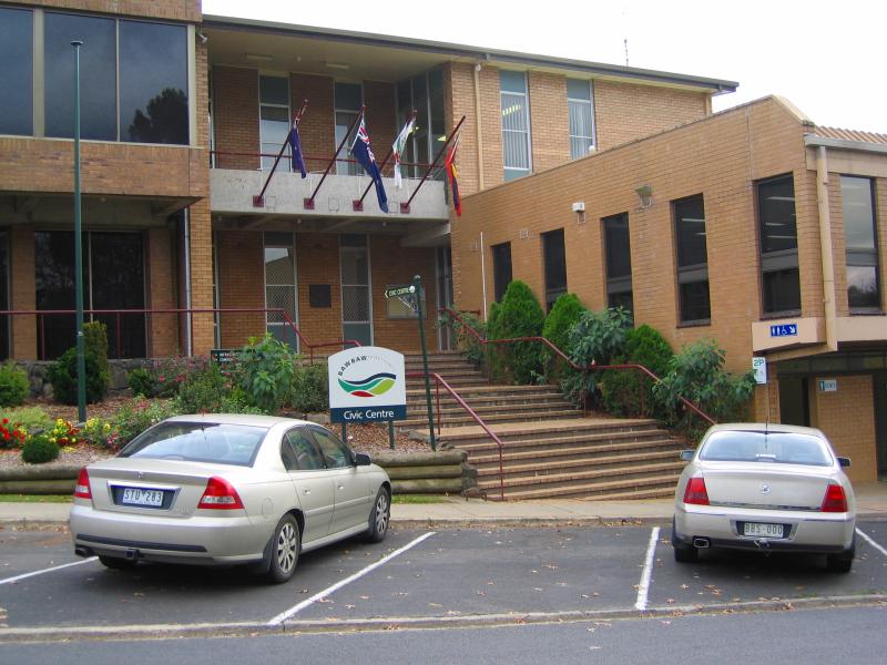 Warragul - West Gippsland Arts Centre and Civic Centre, corner Albert Street and Smith Street - Entrance to Civic Centre and Baw Baw Shire offices, Civic Pl