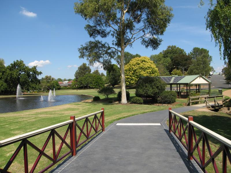 Warragul - Civic Park: View from rotunda towards lake and BBQ shelter