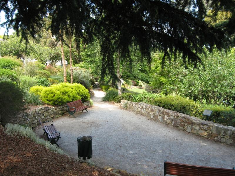 Warragul - Civic Park: Seats at top of waterfall near Mary St