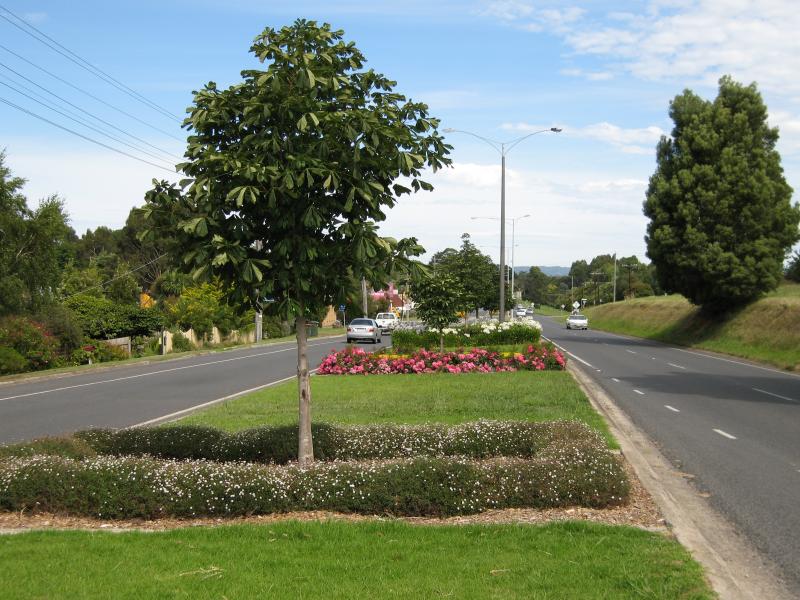 Warragul - Princes Way (Drouin-Warragul Road): View south-east along Princes Way towards Colman St