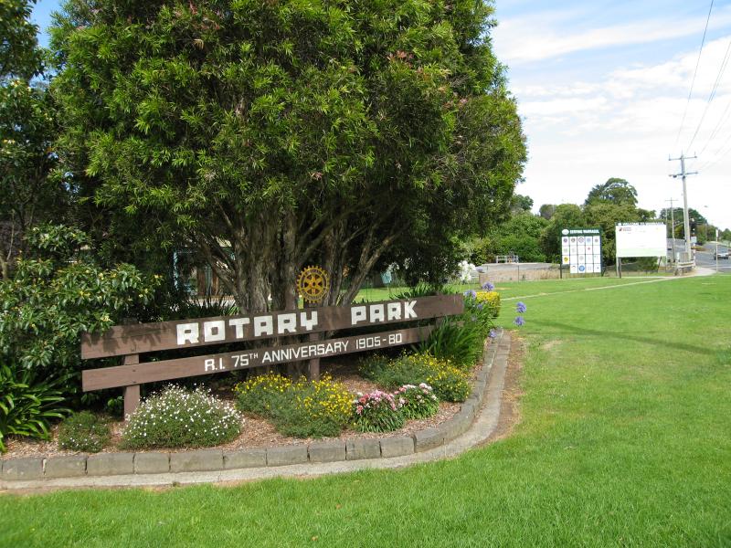 Warragul - Rotary Park, corner Princes Way and Latrobe Street: Park sign facing Princes Way