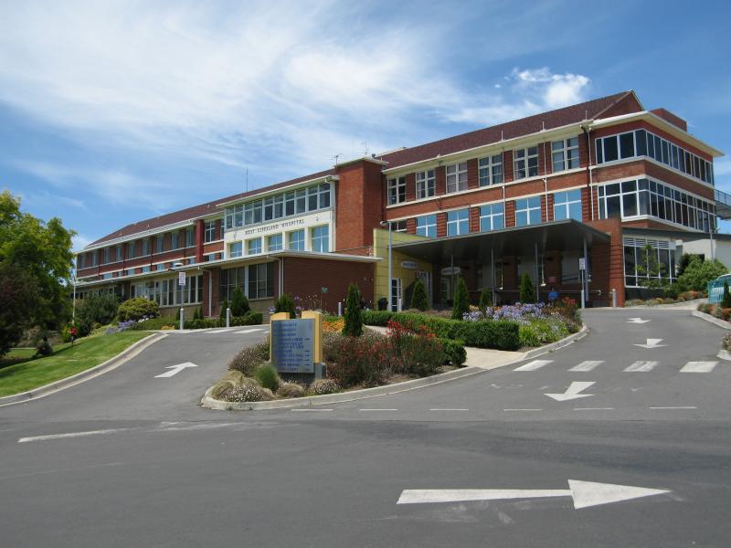 Warragul - West Gippsland Hospital, Landsborough Street: Hospital main entrance