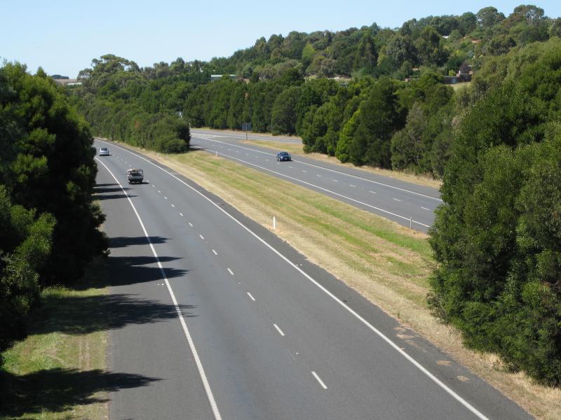 Warragul - Princes Freeway through Warragul: View east along Princes Fwy from Korumburra Rd overpass