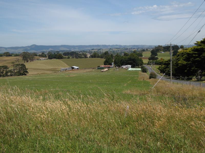 Warragul - Reservoir Hill area: View south along Brandy Creek Rd at Reservoir Hill Rd