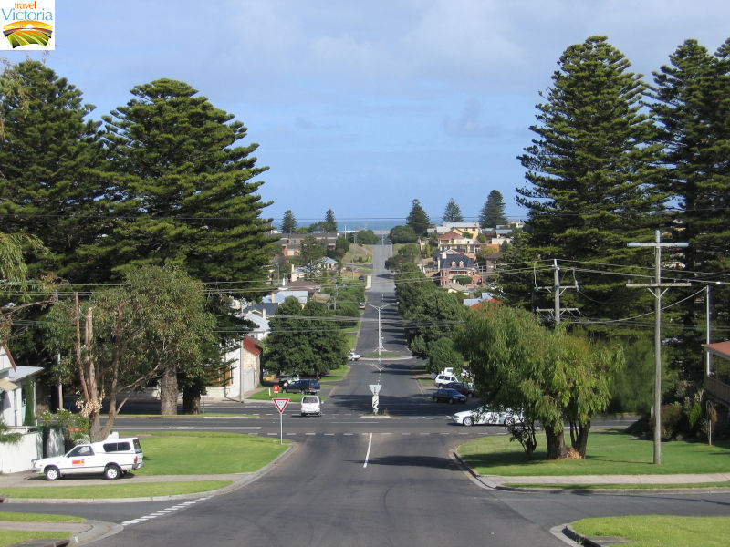 Warrnambool - View south along Japan Street towards Raglan Parade