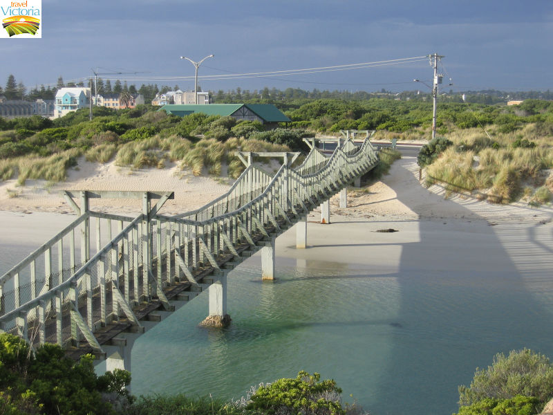 Warrnambool - Footbridge across Merri River