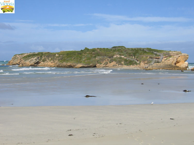 Warrnambool - Stingray Bay: Middle Island