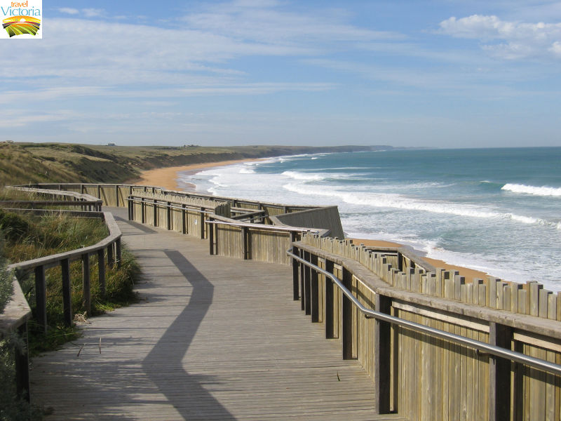 Warrnambool - Logans Beach: whale watching platform