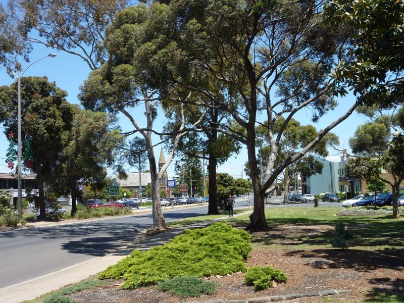 Werribee - Kelly Park, Cherry Street and Synnot Street - South-westerly view through park along Synnot St