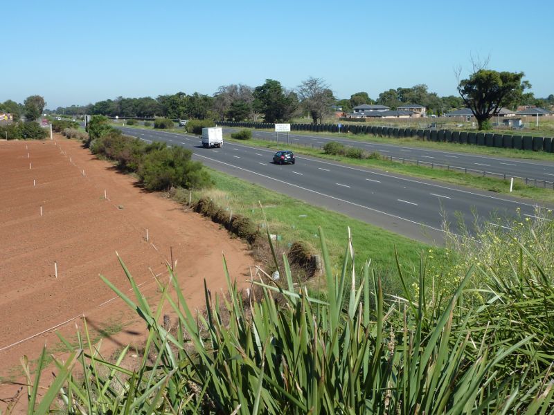 Werribee - Princes Freeway through Werribee - View south-west along Princes Fwy from Duncans Rd