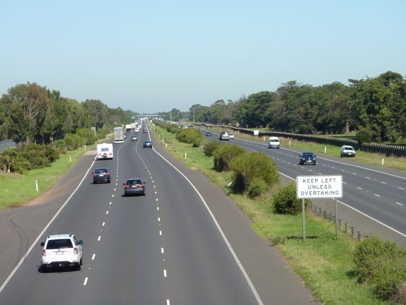 Werribee - Princes Freeway through Werribee - View south-west along Princes Fwy from Duncans Rd overpass