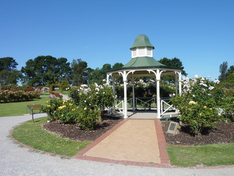 Werribee - Victoria State Rose Garden at Werribee Park, Werribee South - Rotunda