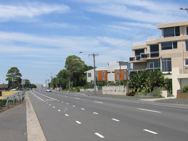 Williamstown - Coastline along The Strand - View south-east along The Strand towards Stanley St