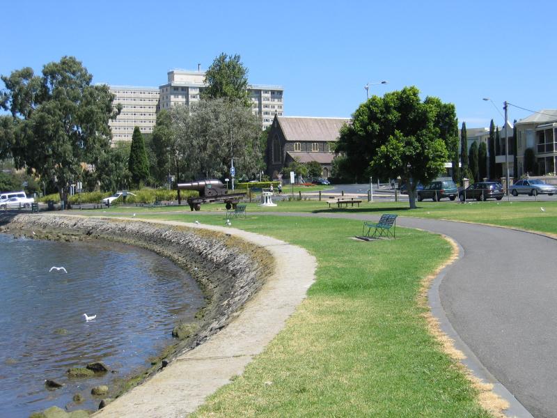 Williamstown - John Morley Reserve and Ferguson Street Pier - View south along foreshore
