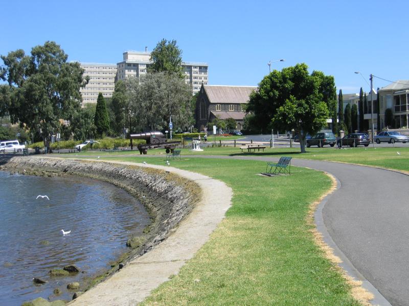 Williamstown - John Morley Reserve and Ferguson Street Pier: View south along foreshore
