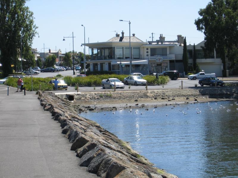 Williamstown - John Morley Reserve and Ferguson Street Pier: View back to coast on Ferguson Street Pier