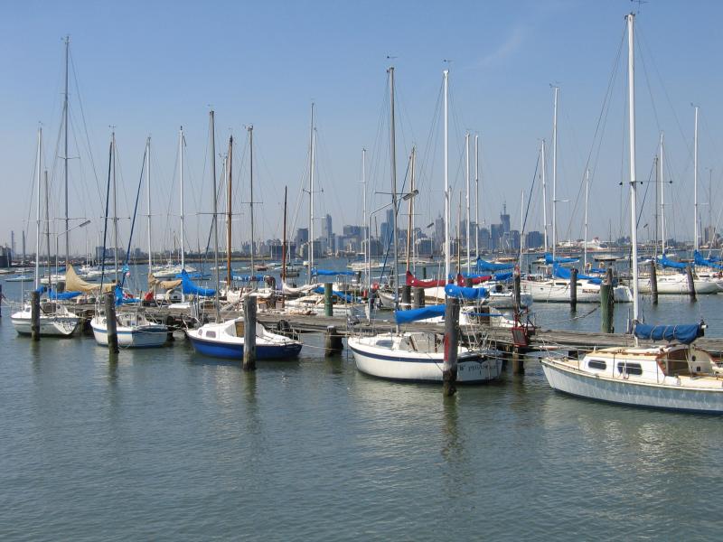 Williamstown - John Morley Reserve and Ferguson Street Pier: Boats moored at Ferguson Street Pier with city skyline in background