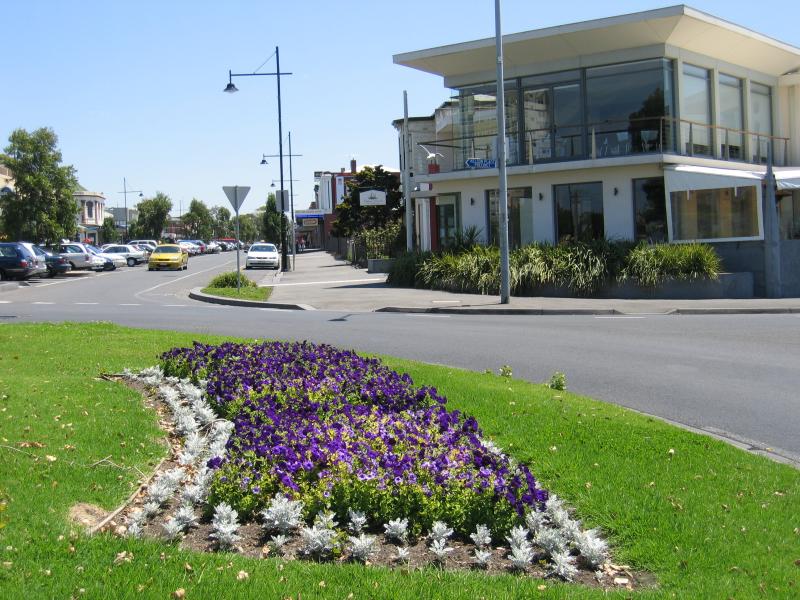 Williamstown - Commercial centre and shops, Ferguson Street and Douglas Parade: View west along Ferguson St at The Strand
