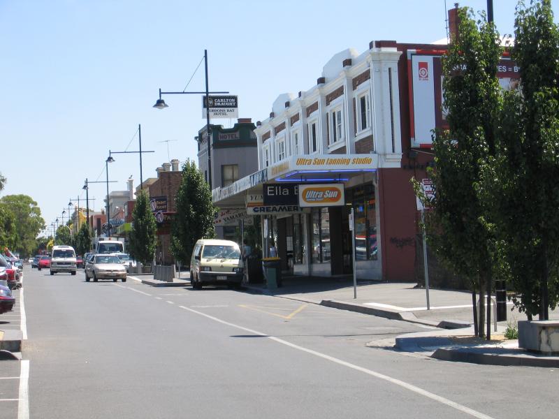 Williamstown - Commercial centre and shops, Ferguson Street and Douglas Parade: View west along Ferguson St between The Strand and James St