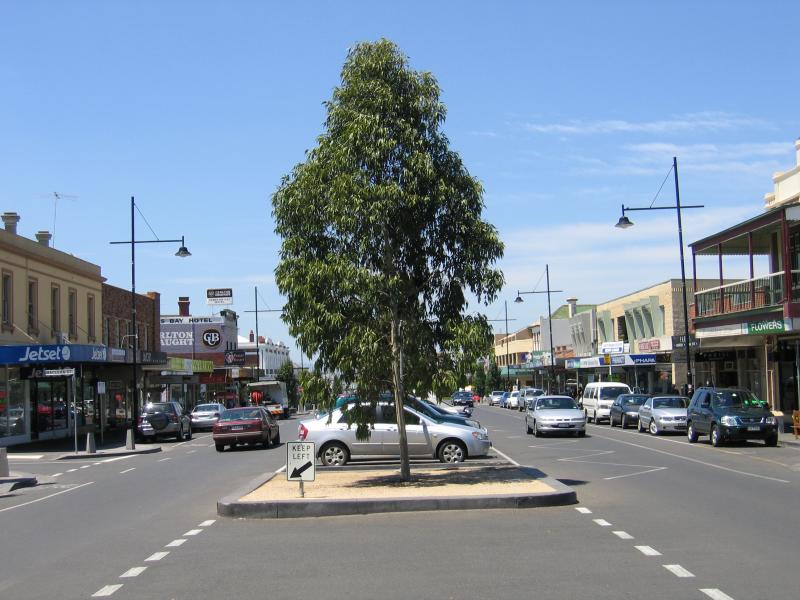 Williamstown - Commercial centre and shops, Ferguson Street and Douglas Parade: View east along Ferguson St at Cecil St