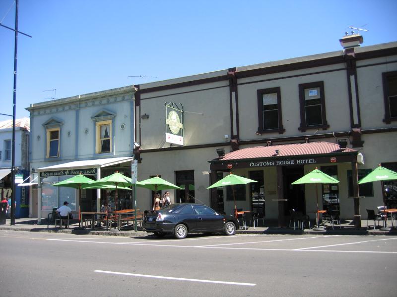Williamstown - Nelson Place and shops: Customs House Hotel, Nelson Pl