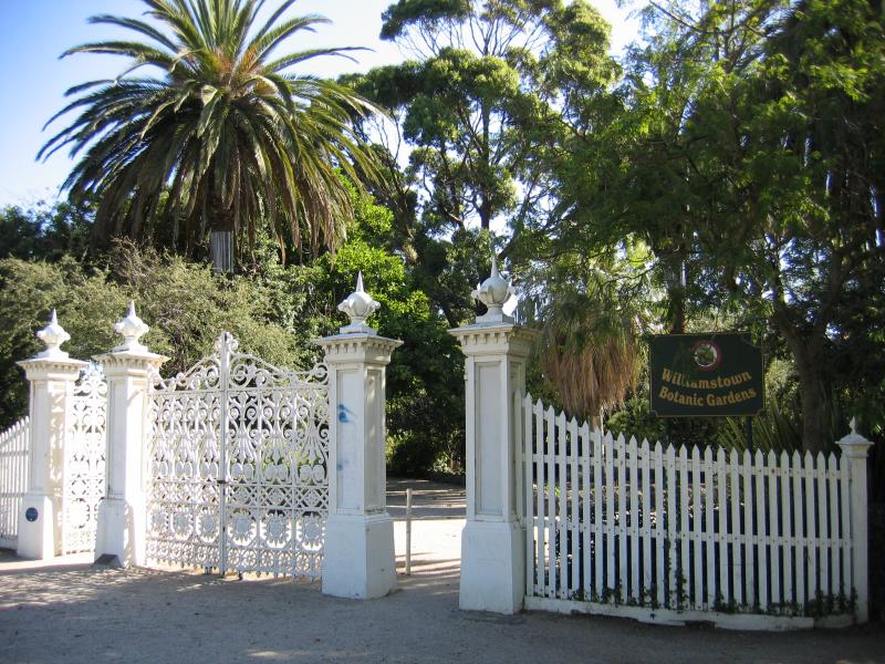 Williamstown - Fearon Reserve and Williamstown Botanic Gardens, Giffard Street: Gates and entrance to Botanic Gardens, corner Giffard St and Osborne St