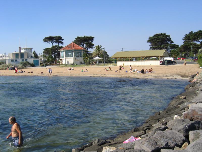 Williamstown - Williamstown Beach, Esplanade: View towards beach and Rotunda from groyne opposite Fearon Reserve